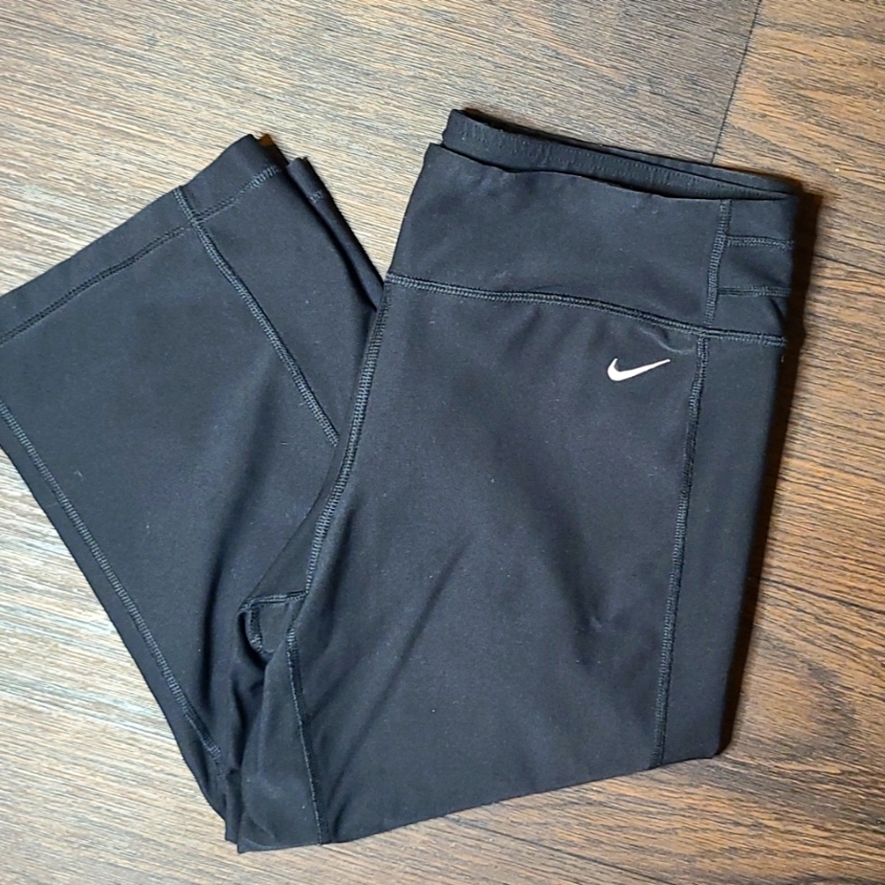 Nike DRI-FIT crop leggings